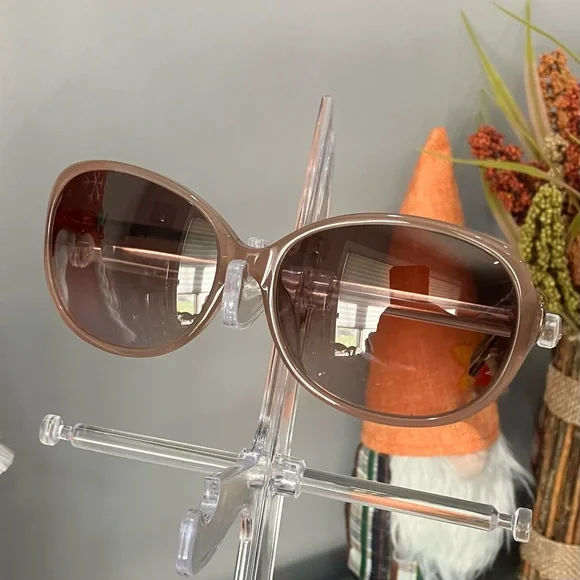 Salvator Ferragamo Elegant Brown Sunglasses - Picture 2 of 11